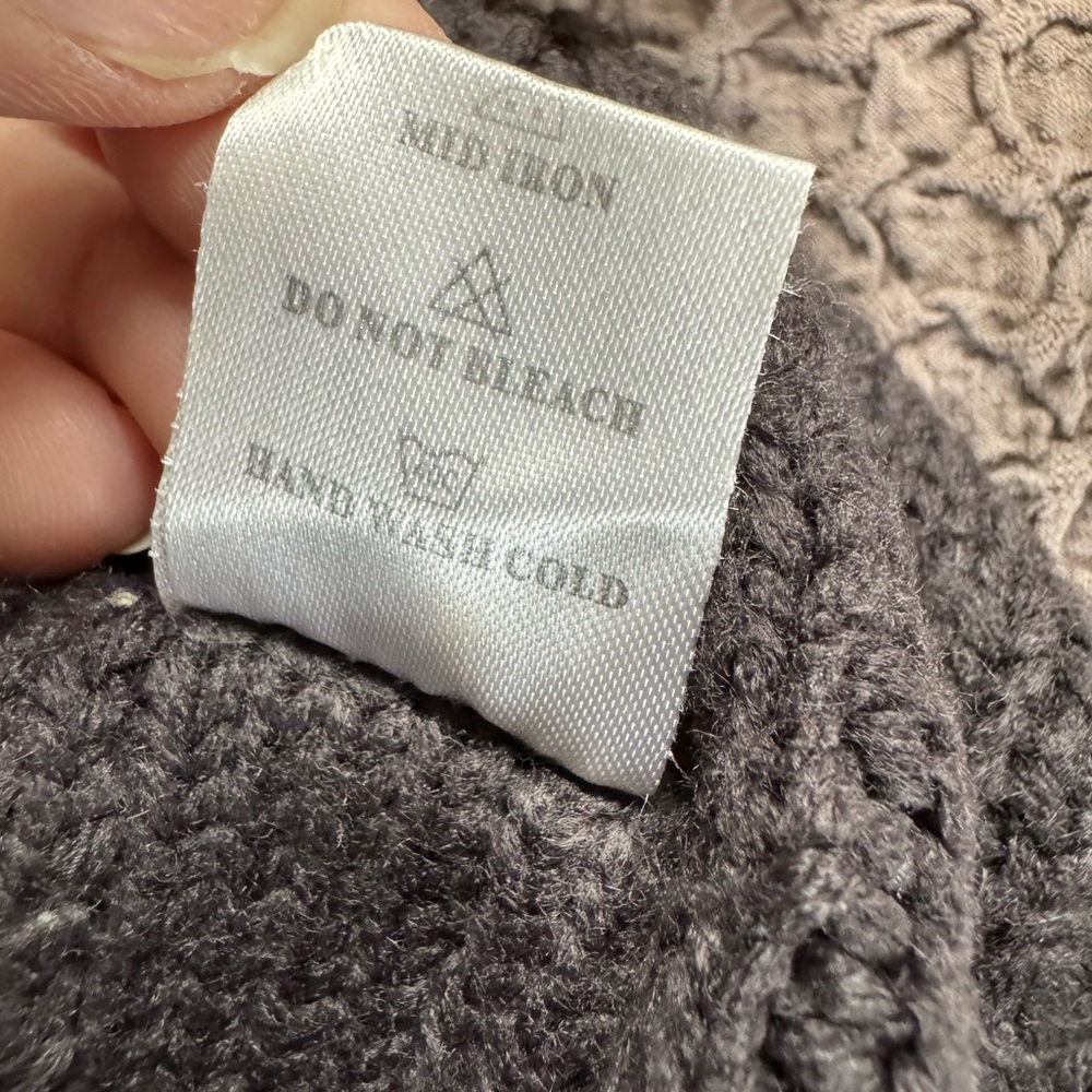 Beautiful grey double breasted warm cable knit wool blend sweater. - Picture 13 of 13